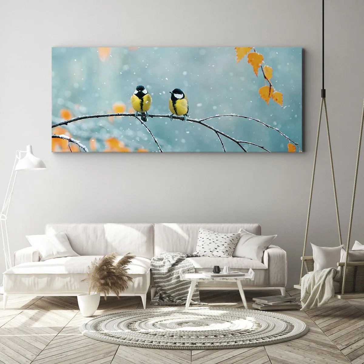 Impression sur toile - Image sur toile - Deux oiseaux sur une branche dans un décor hivernal avec des feuilles jaunes. - 160x50cm - Potins d'oiseaux - Décoration murale moderne pour le salon et la chambre ARTTOR