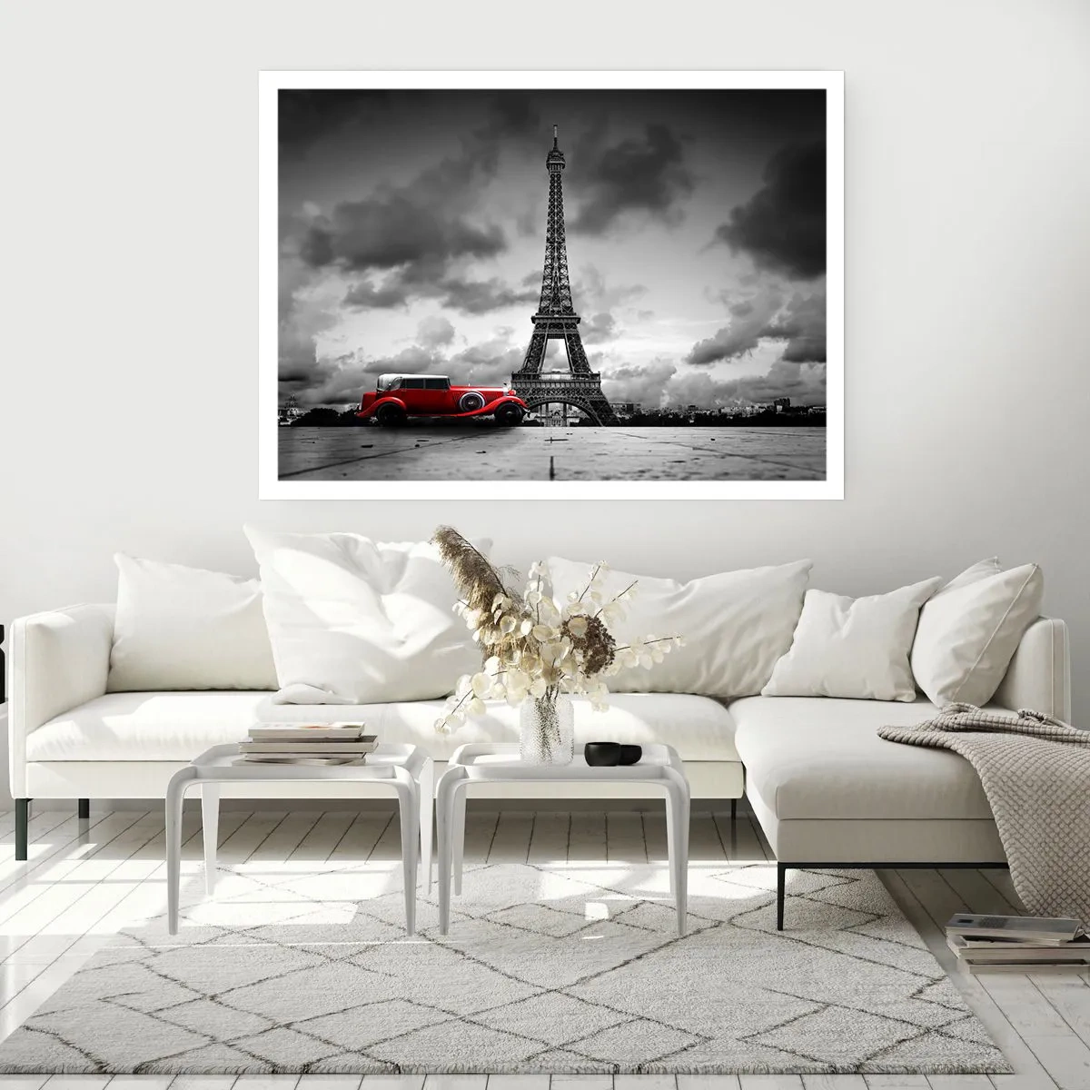 Affiche - Poster - Voiture rétro rouge devant la Tour Eiffel en noir et blanc - 100x70cm - Il n'y a pas si longtemps à Paris - Décoration murale moderne pour le salon et la chambre ARTTOR