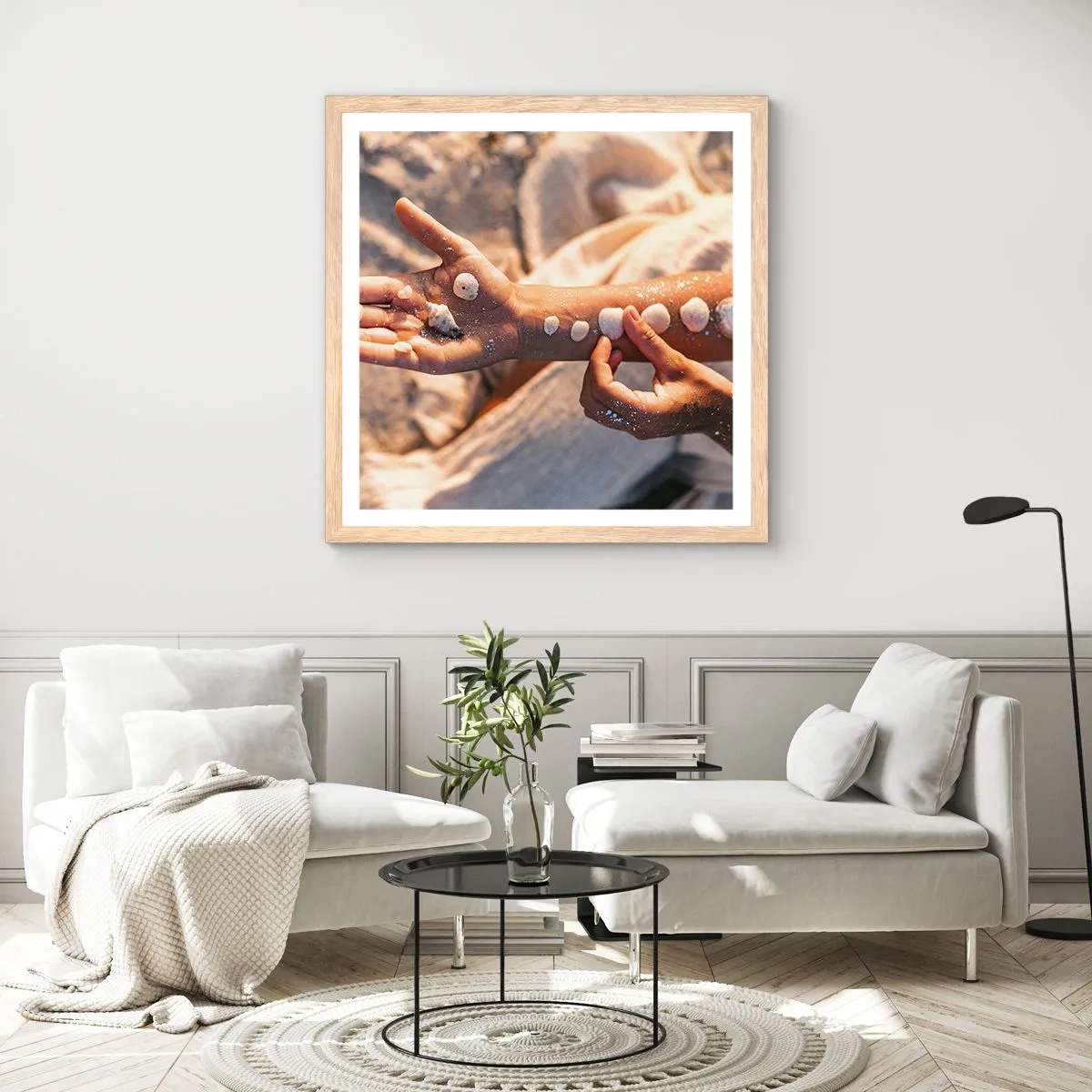 Affiche dans un chêne clair - Poster - La beauté à portée de main - 50x50 cm