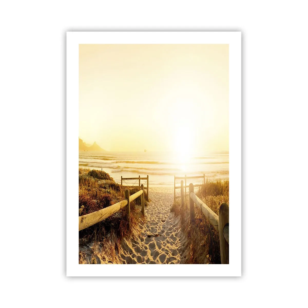 Affiche - Poster - Le chemin vers la plage illuminé par les rayons du soleil couchant - 50x70cm - A travers la dune, vers le soleil - Décoration murale moderne pour le salon et la chambre ARTTOR