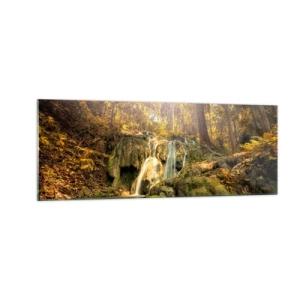 Impression sur verre - Image sur verre - Une cascade forestière sous les rayons du soleil, entourée de verdure - 140x50cm - Cascade de forêt en vert - Décoration murale moderne pour le salon et la chambre ARTTOR