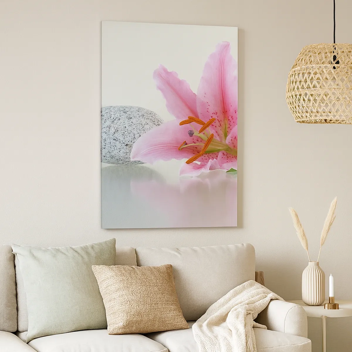 Impression sur toile - Image sur toile - Fleur de lys rose avec des pierres sur un fond clair - 50x70cm - Étude de rose, gris et blanc - Décoration murale moderne pour le salon et la chambre ARTTOR