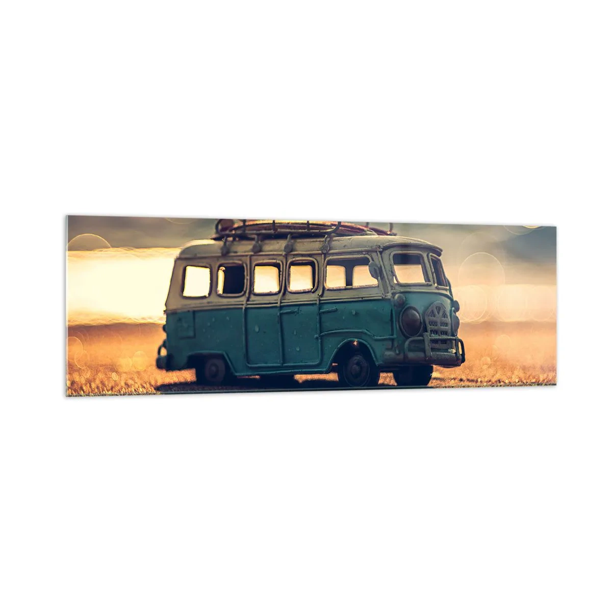 Impression sur verre - Image sur verre - Bus rétro contre une lumière floue - 160x50cm - La fin des idoles : argent et travail - Décoration murale moderne pour le salon et la chambre ARTTOR