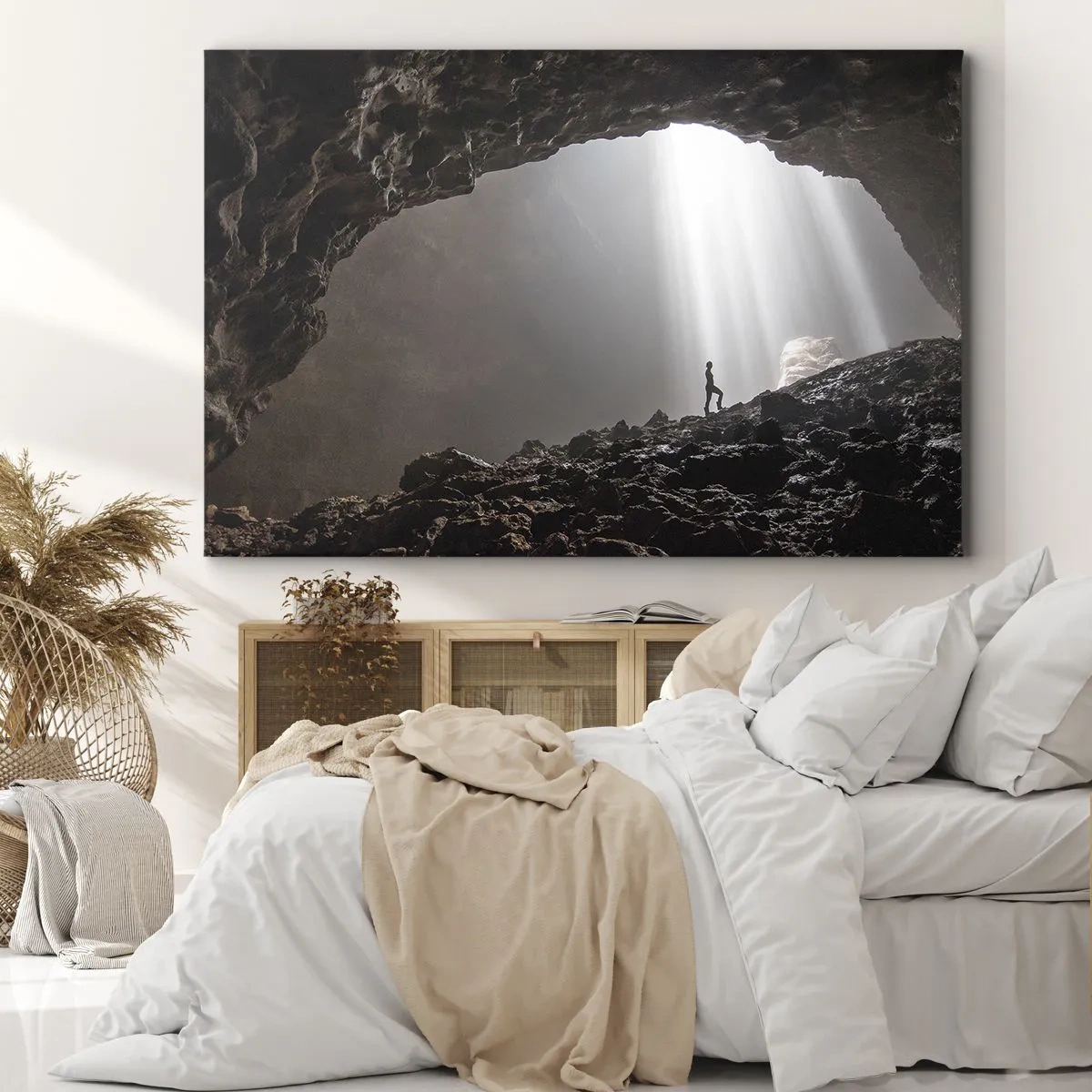 Impression sur toile - Image sur toile - Une figure dans une grotte éclairée par des rayons de lumière - 70x50cm - Grotte lumineuse - Décoration murale moderne pour le salon et la chambre ARTTOR