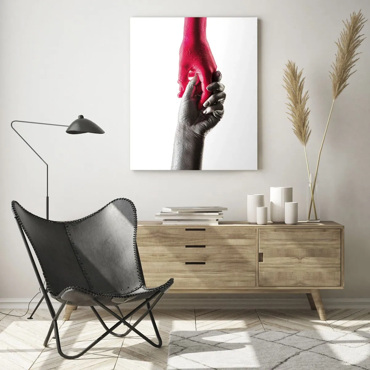 Impression sur verre - Image sur verre - Gros plan de deux mains, l'une en noir, l'autre en rouge, se tenant l'une l'autre - 50x70cm - Ensemble, bien que différents - Décoration murale moderne pour le salon et la chambre ARTTOR