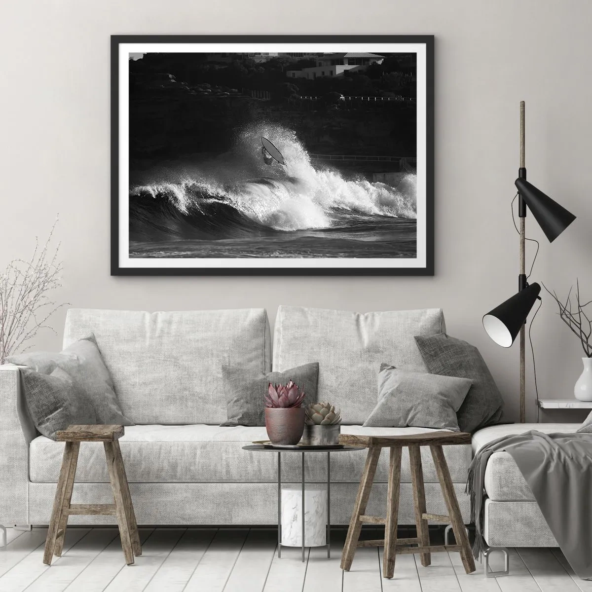 Affiche dans un cadre noir - Poster - Un surfeur sur une vague en monochrome - 70x50cm - Défi accepté! - Décoration murale moderne pour le salon et la chambre ARTTOR