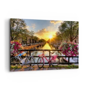 Impression sur toile - Image sur toile - Des vélos sur un pont à la lueur du soleil couchant - 100x70cm - Matin de printemps à Amsterdam - Décoration murale moderne pour le salon et la chambre ARTTOR