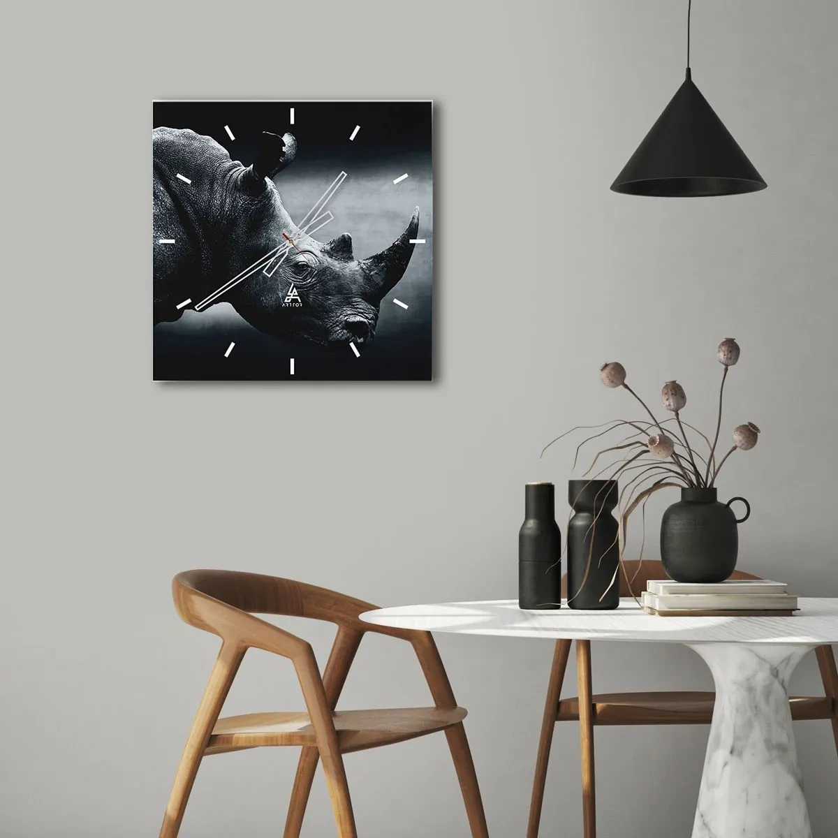 Horloge murale - Pendule murale - Portrait noir et blanc d'un rhinocéros sur fond sombre - 30x30cm - Le profil droit - Décoration murale moderne pour le salon et la chambre ARTTOR