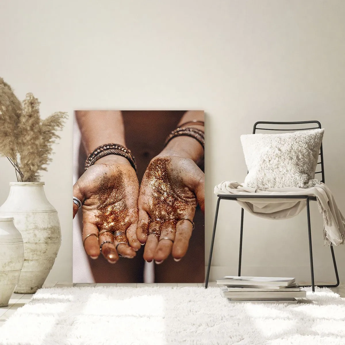 Impression sur verre - Image sur verre - Gros plan des mains avec des paillettes dans des tons chauds - 80x120cm - Un don pour vous - Décoration murale moderne pour le salon et la chambre ARTTOR