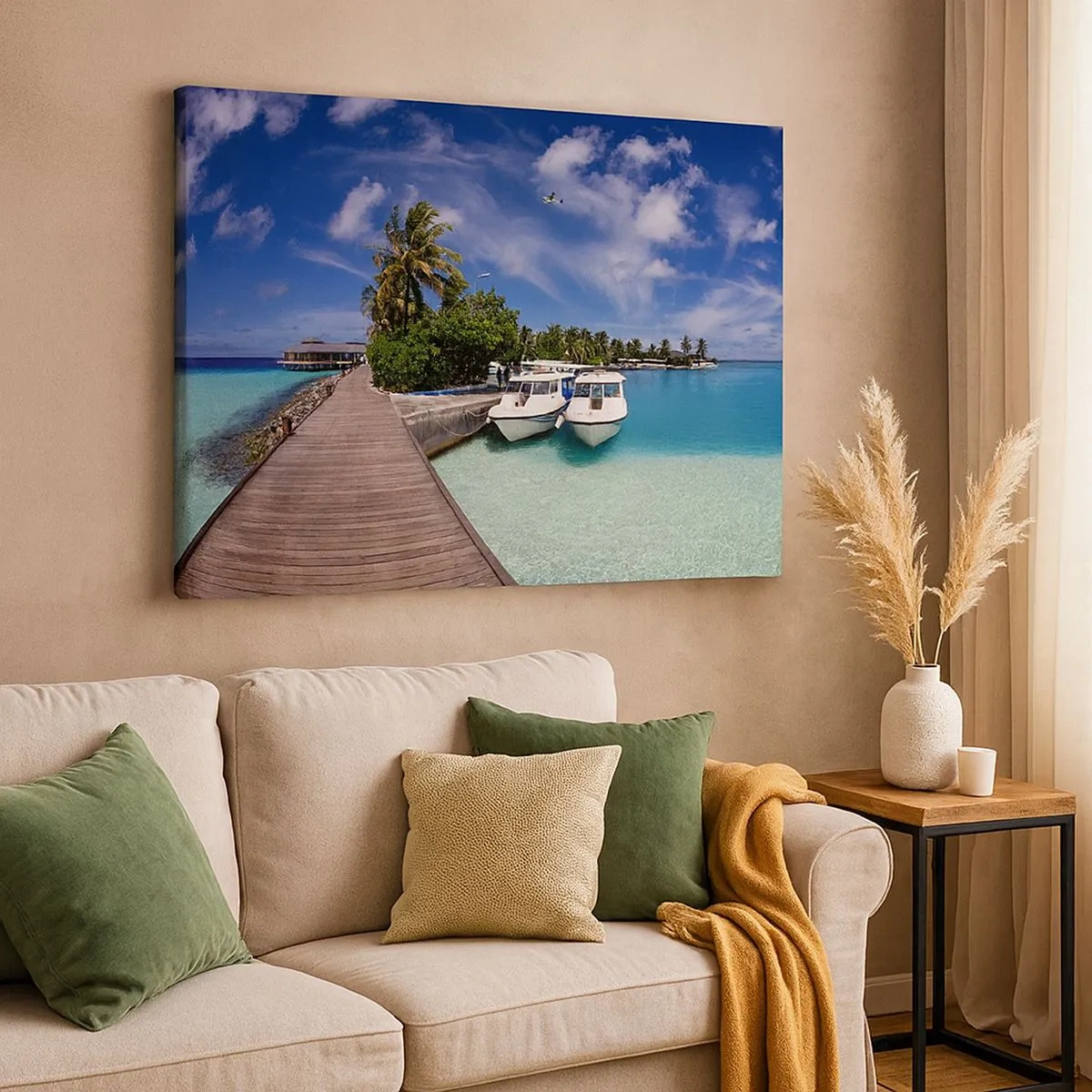 Impression sur toile - Image sur toile - Une jetée sur une mer turquoise avec des bateaux et des palmiers - 70x50cm - Et cependant, le paradis existe bien - Décoration murale moderne pour le salon et la chambre ARTTOR