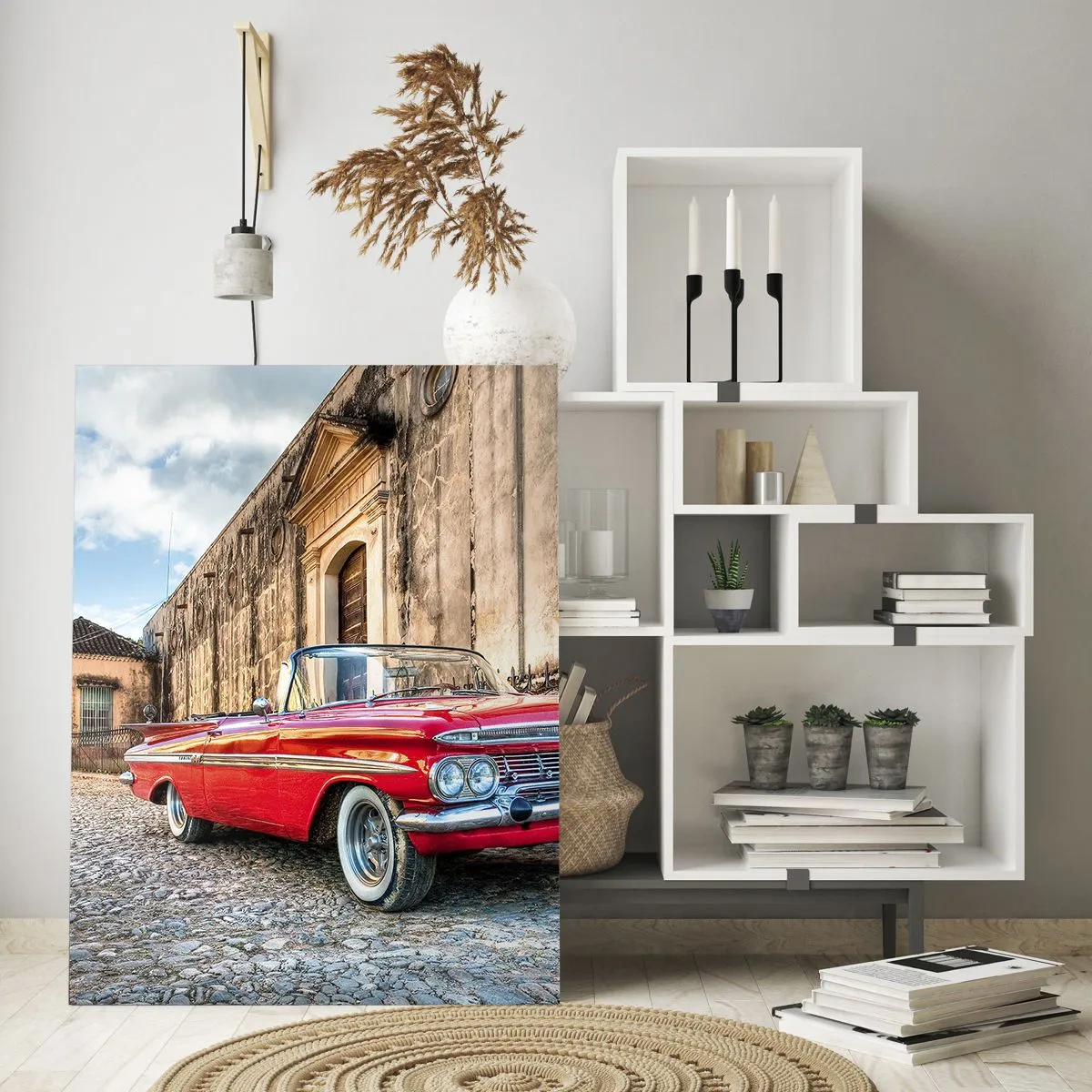 Impression sur verre - Image sur verre - Voiture classique rouge dans une rue pavée - 80x120cm - Émotions cubaines - Décoration murale moderne pour le salon et la chambre ARTTOR