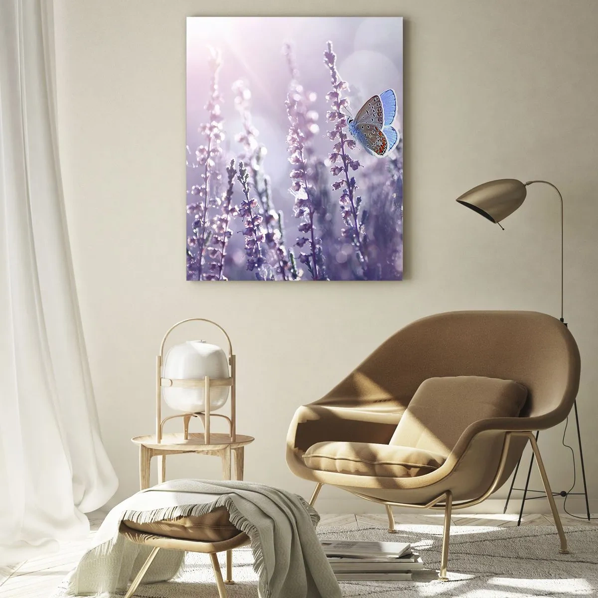 Impression sur verre - Image sur verre - Un papillon sur une lavande en fleurs dans la lumière du matin - 70x100cm - Baiser de papillon - Décoration murale moderne pour le salon et la chambre ARTTOR