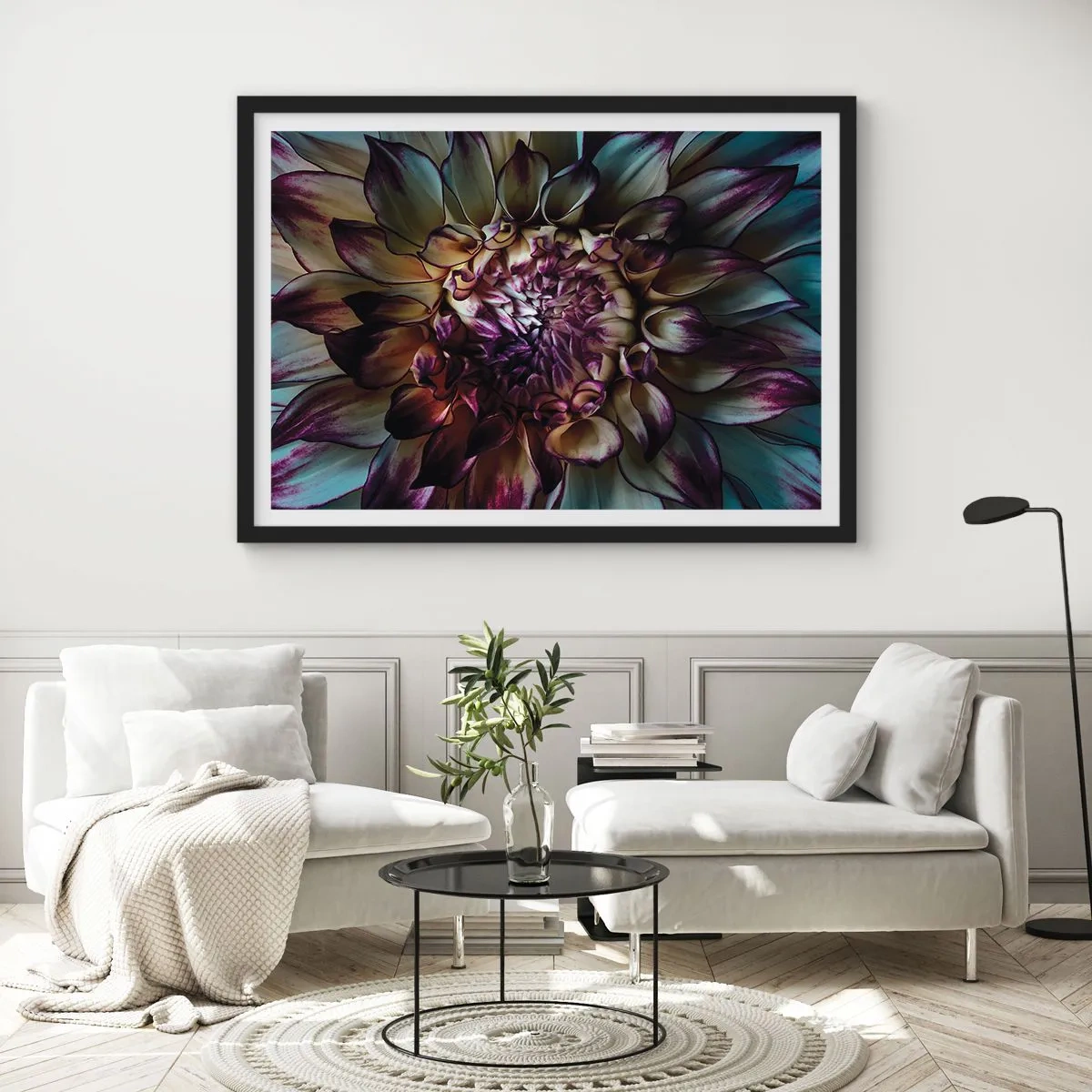 Affiche dans un cadre noir - Poster - Gros plan d'une fleur de dahlia dans des tons sombres - 70x50cm - L'apogée de la jeunesse - Décoration murale moderne pour le salon et la chambre ARTTOR
