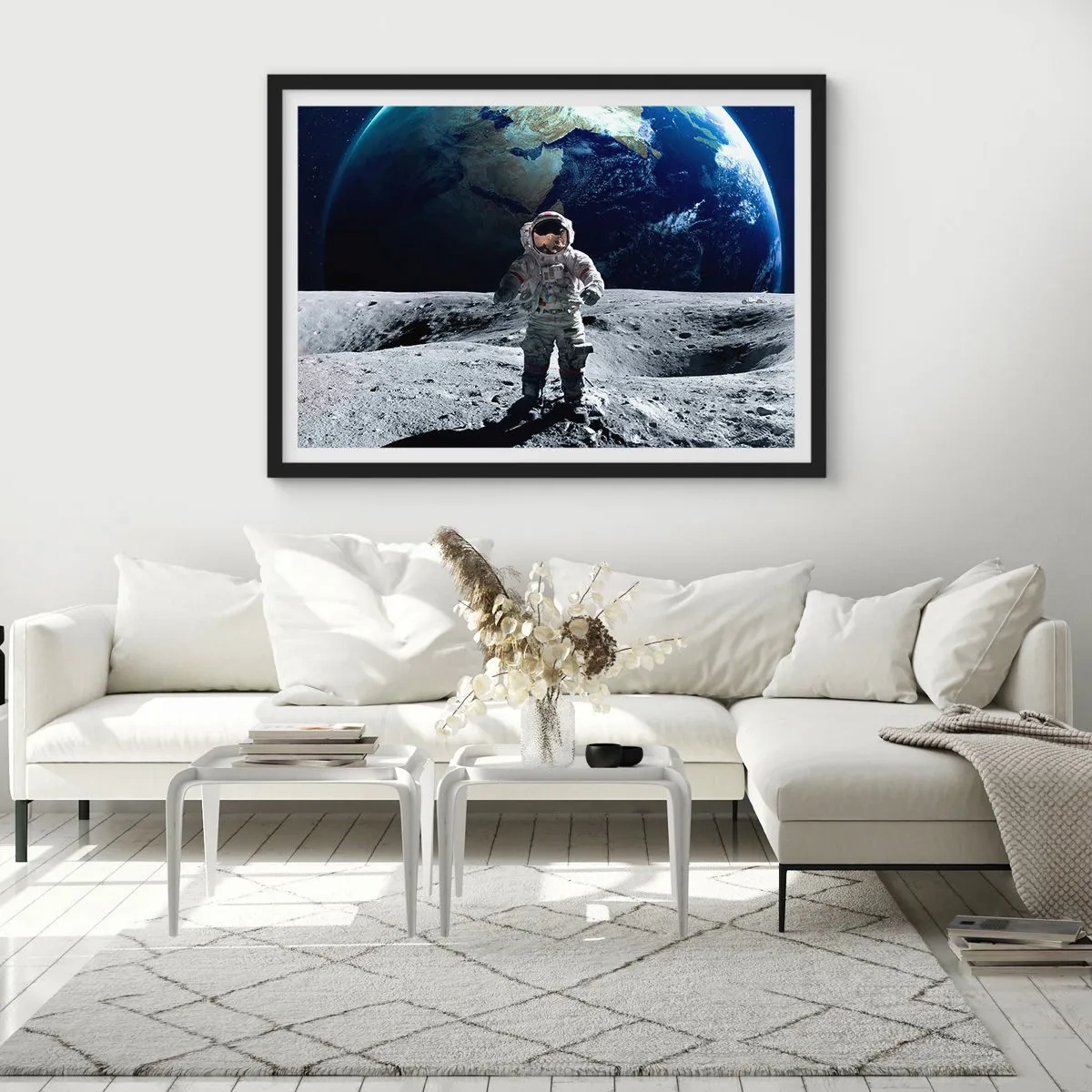 Affiche dans un cadre noir - Poster - Astronaute à la surface de la Lune avec la Terre en arrière-plan - 70x50cm - Salutations de la lune - Décoration murale moderne pour le salon et la chambre ARTTOR