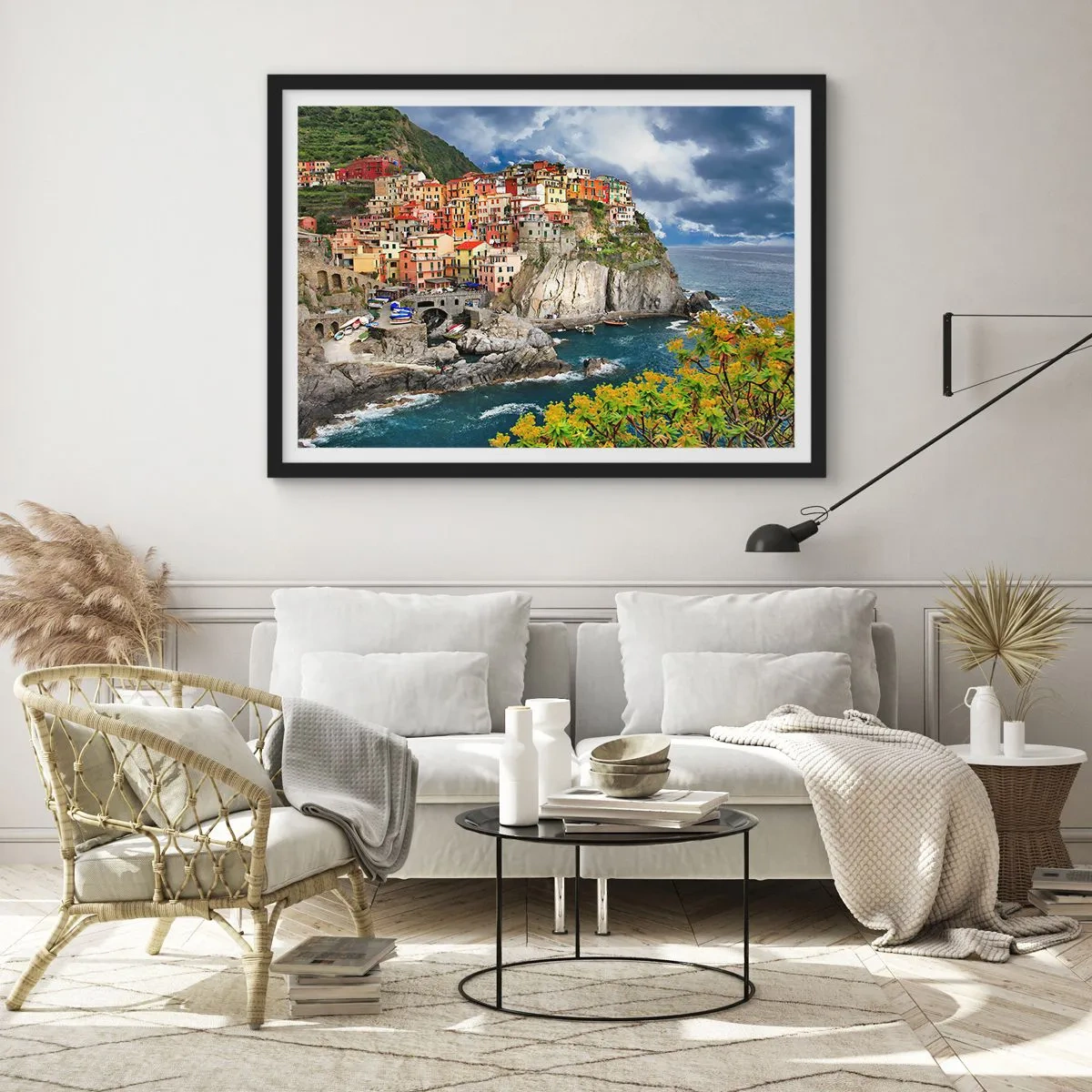 Affiche dans un cadre noir - Poster - Maisons colorées sur une falaise surplombant la mer aux Cinque Terre - 100x70cm - Un groupe embrassant les rochers - Décoration murale moderne pour le salon et la chambre ARTTOR