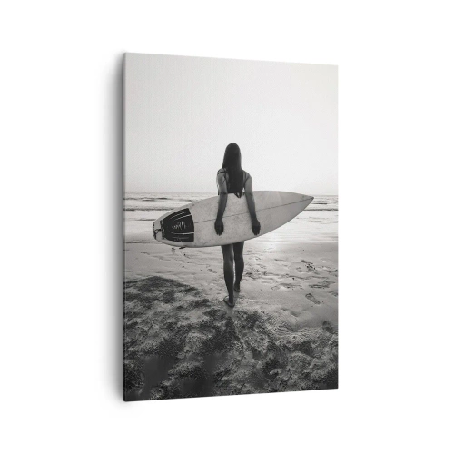 Impression sur toile - Image sur toile - Femme avec planche de surf sur la plage en noir et blanc - 70x100cm - Fille des vagues de la mer - Décoration murale moderne pour le salon et la chambre ARTTOR