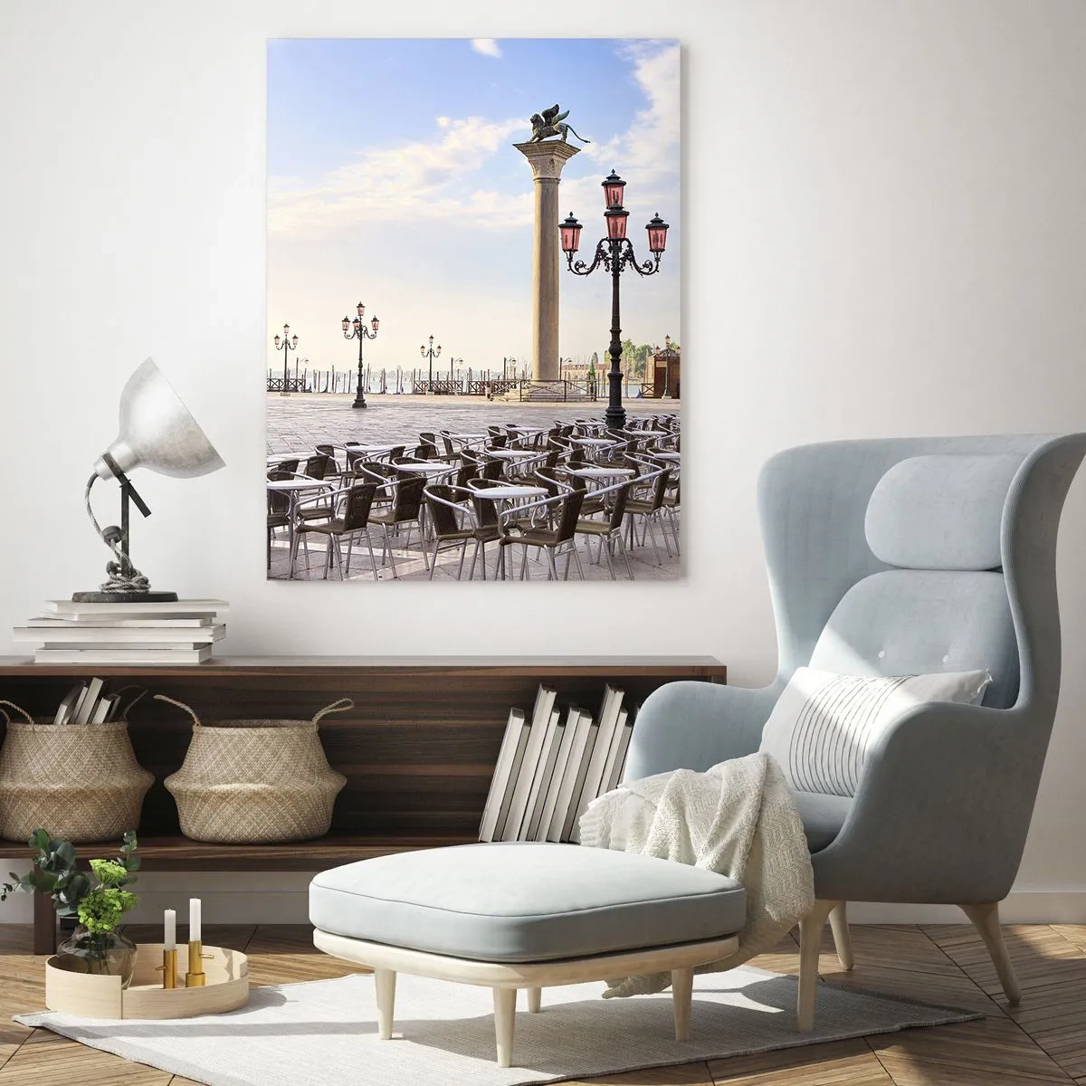 Impression sur verre - Image sur verre - Venise, vue de la place avec des colonnes et des tables de café - 80x120cm - Nous vous invitons, tout est prêt - Décoration murale moderne pour le salon et la chambre ARTTOR
