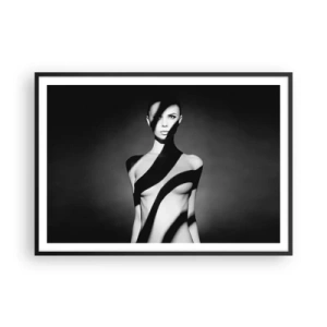 Affiche dans un cadre noir - Poster - Portrait noir et blanc d'une femme dans l'ombre et la lumière - 100x70cm - Dans la brillance et l'ombre - Décoration murale moderne pour le salon et la chambre ARTTOR