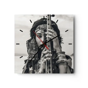 Horloge murale - Pendule murale - Portrait d'une femme en bijoux ethniques tenant un instrument à la main - 30x30cm - Musique de l'Orient elle-même - Décoration murale moderne pour le salon et la chambre ARTTOR