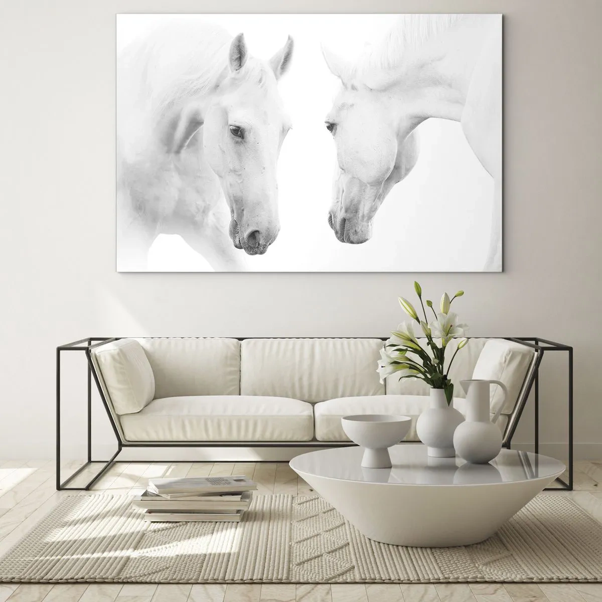 Impression sur verre - Image sur verre - Deux chevaux blancs se faisant face sur un fond clair - 120x80cm - Serait-ce de l’amitié? - Décoration murale moderne pour le salon et la chambre ARTTOR