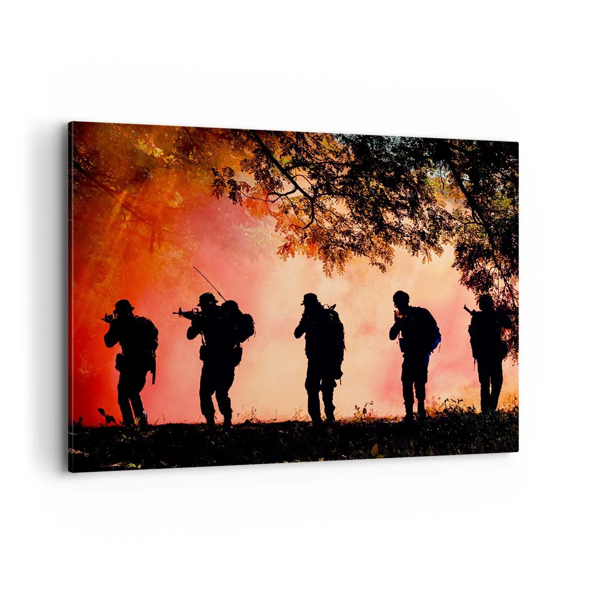 Impression sur toile - Image sur toile - Silhouettes de soldats dans la forêt contre le ciel orange - 100x70cm - … Tous pour un. - Décoration murale moderne pour le salon et la chambre ARTTOR