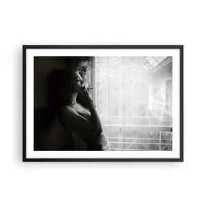 Affiche dans un cadre noir - Poster - Une femme dans une pose sensuelle sur une photographie en noir et blanc - 70x50cm - Vous sentez-vous libre ? - Décoration murale moderne pour le salon et la chambre ARTTOR