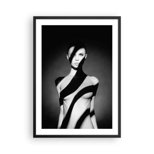 Affiche dans un cadre noir - Poster - Femme dans des ombres graphiques en noir et blanc - 50x70cm - Dans la brillance et l'ombre - Décoration murale moderne pour le salon et la chambre ARTTOR
