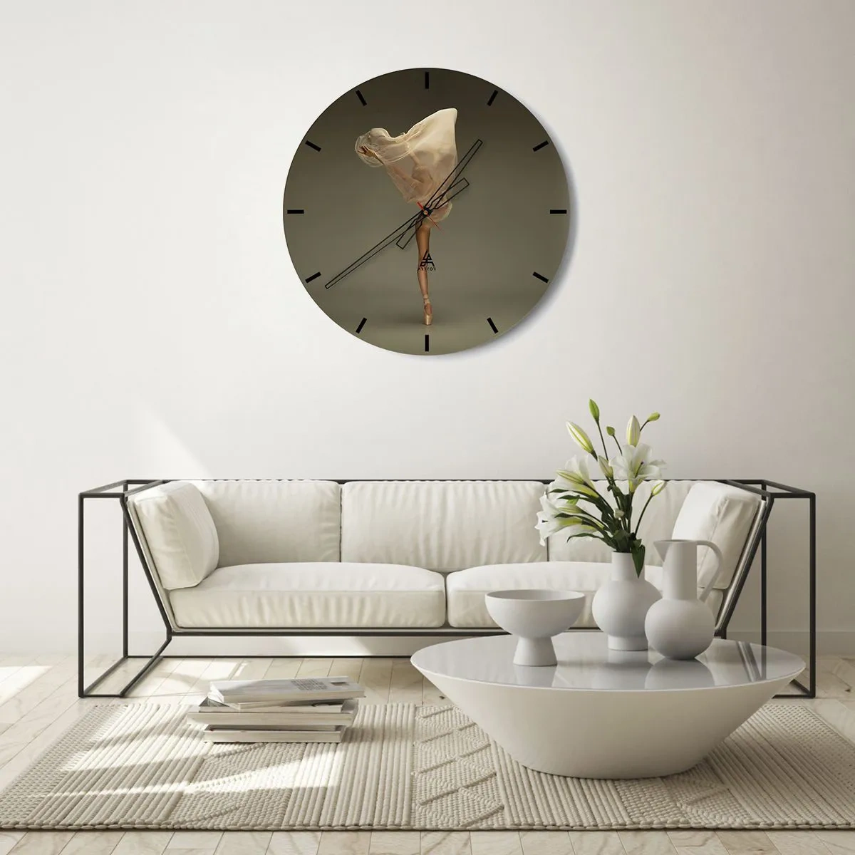 Horloge murale - Pendule murale - Une ballerine dans une pose de danse enveloppée dans un tissu aéré - 30x30cm - Il va bientôt s'envoler - Décoration murale moderne pour le salon, la cuisine et la chambre ARTTOR