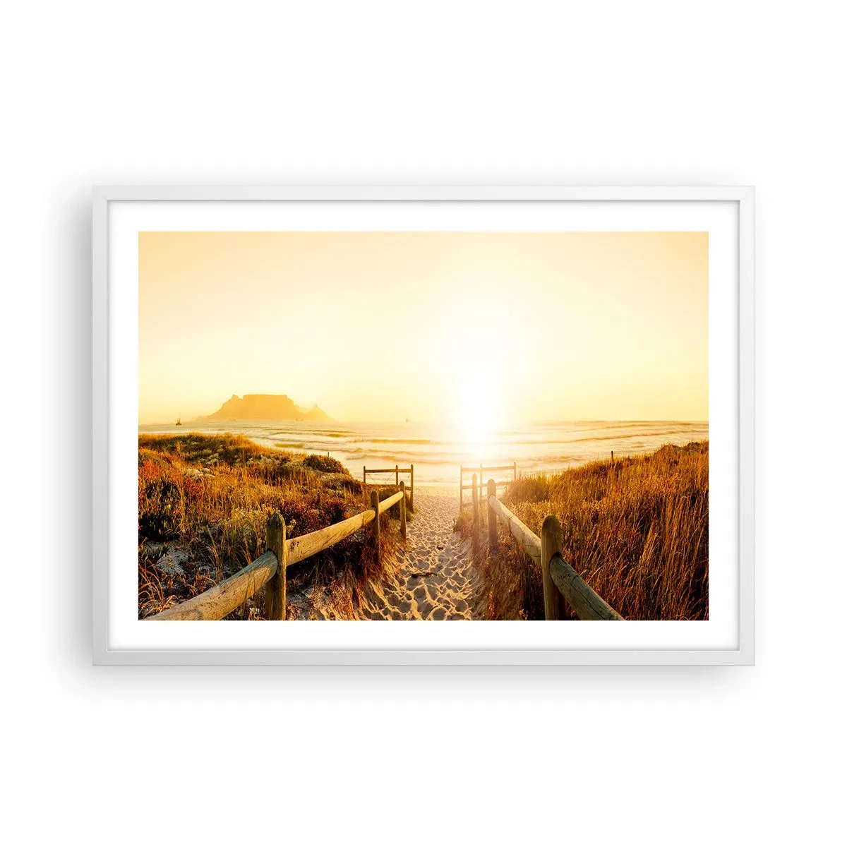 Affiche dans un cadre blanc - Poster - A travers la dune, vers le soleil - 70x50 cm