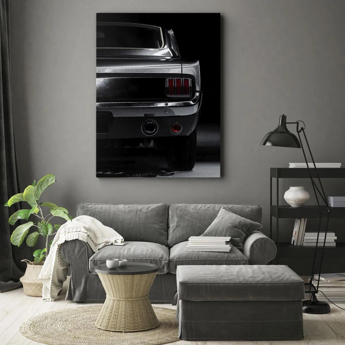 Impression sur toile - Image sur toile - Une image en noir et blanc de l'arrière d'une voiture classique sur un fond sombre. - 80x120cm - Le charme du classique - Décoration murale moderne pour le salon et la chambre ARTTOR