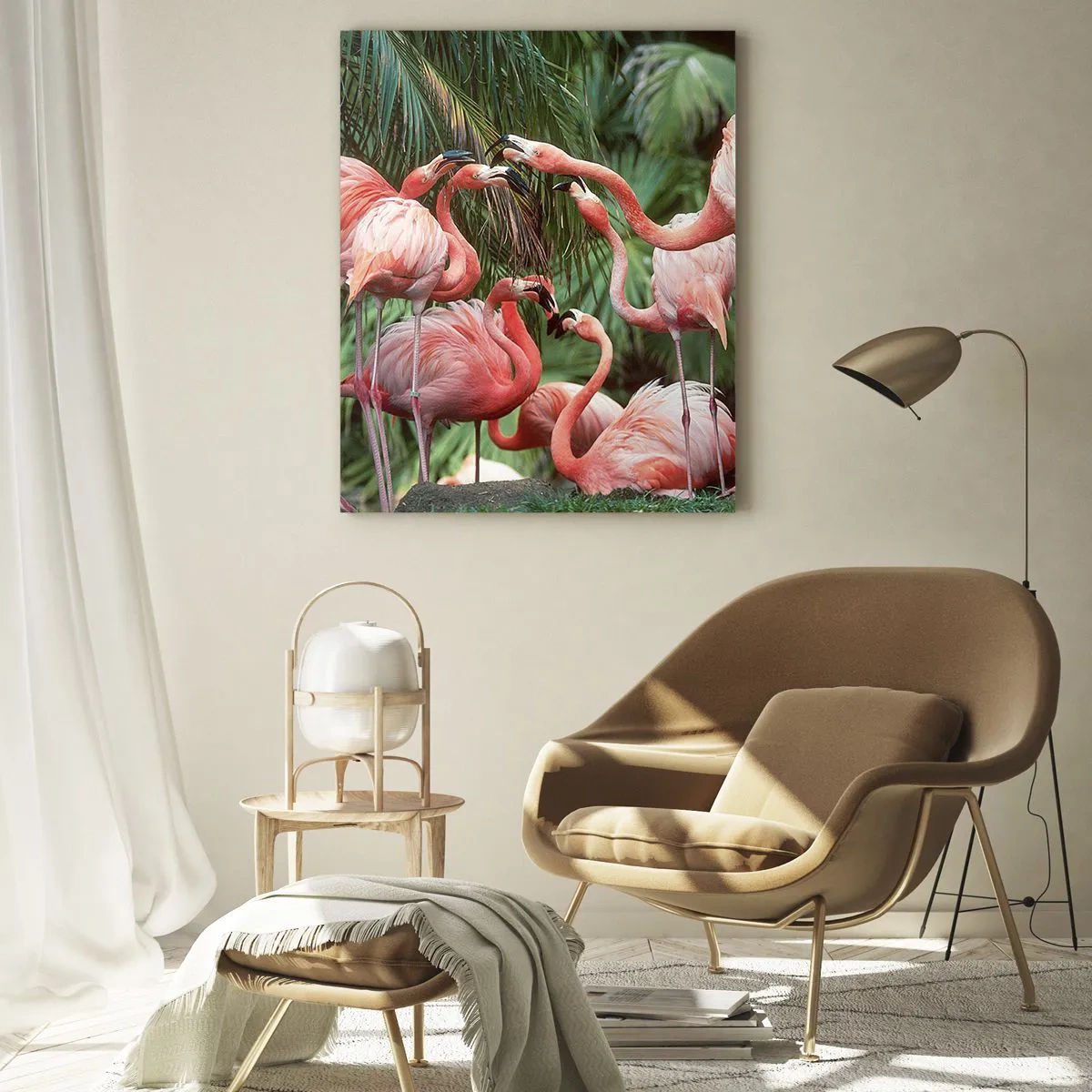 Impression sur verre - Image sur verre - Un groupe de flamants roses dans un cadre tropical entouré de palmiers - 70x100cm - Potins d'après-midi - Décoration murale moderne pour le salon et la chambre ARTTOR