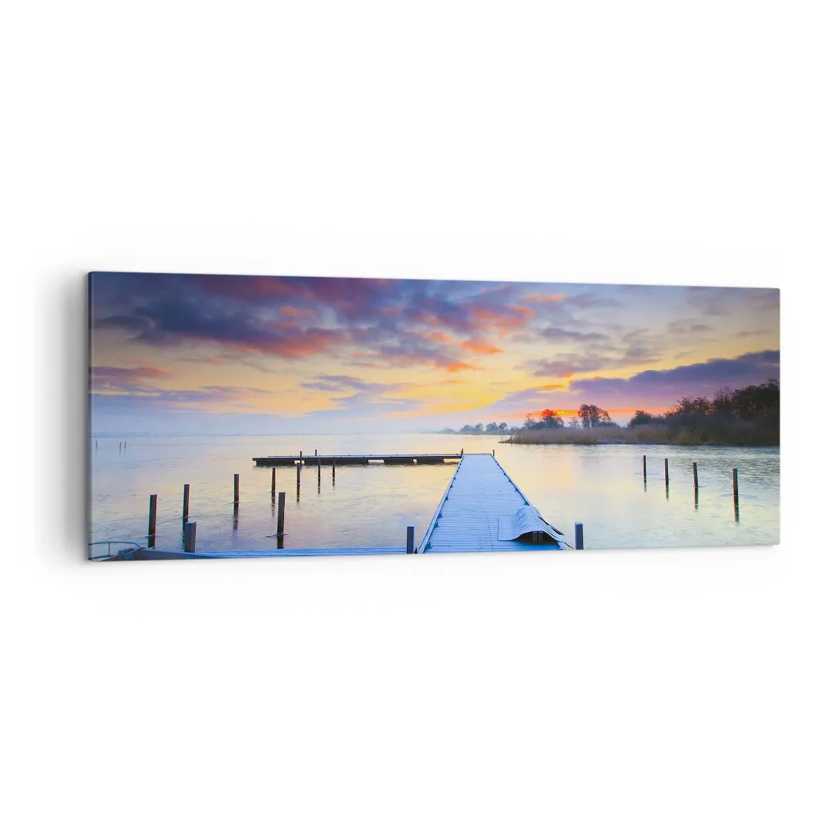 Impression sur toile - Image sur toile - Une jetée au bord du lac au coucher du soleil avec un bateau sur le rivage - 140x50cm - Calme violet-doré - Décoration murale moderne pour le salon et la chambre ARTTOR