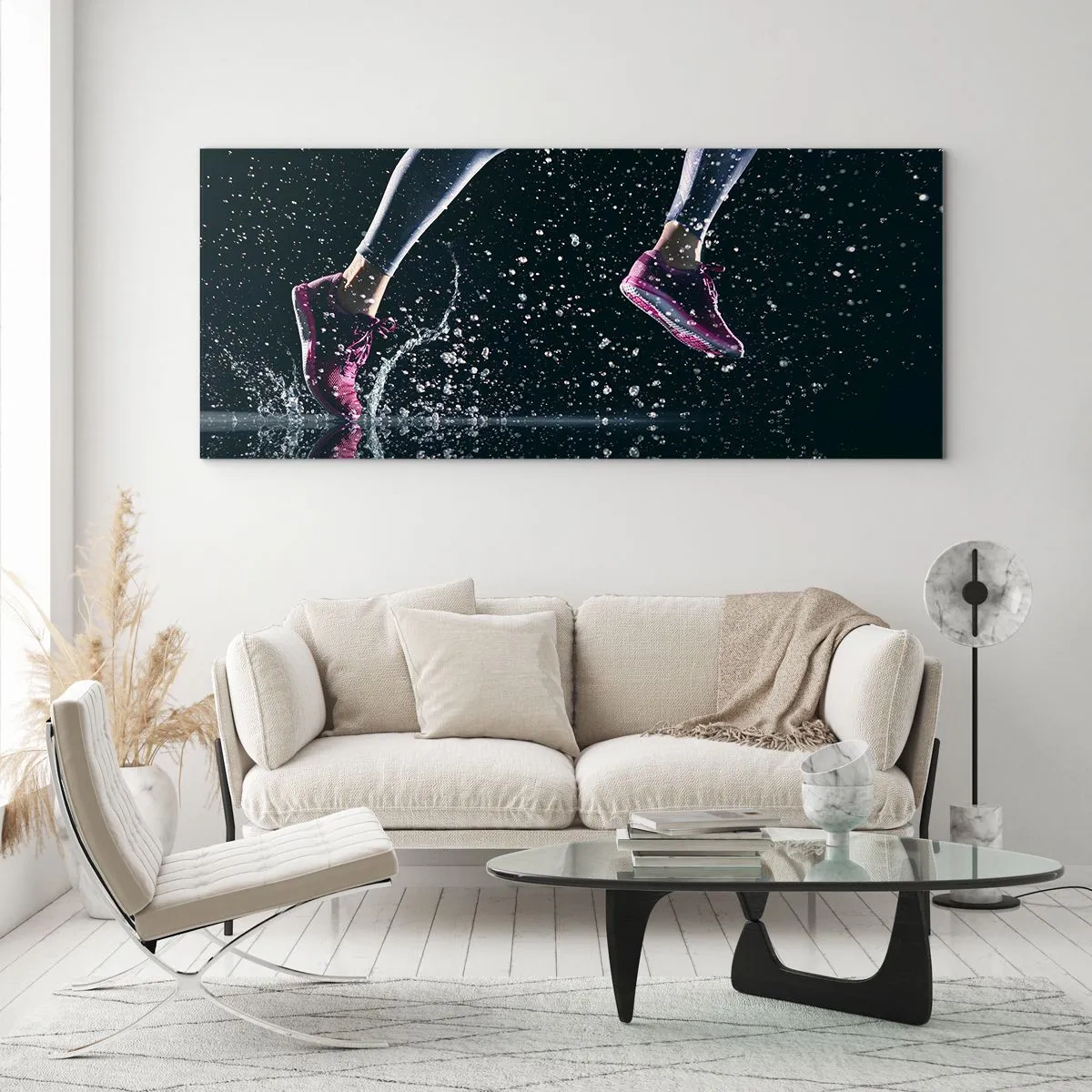 Impression sur verre - Image sur verre - Une prise de vue dynamique d'une course sous la pluie sur fond noir - 160x50cm - Combien de force dans les jambes - Décoration murale moderne pour le salon et la chambre ARTTOR