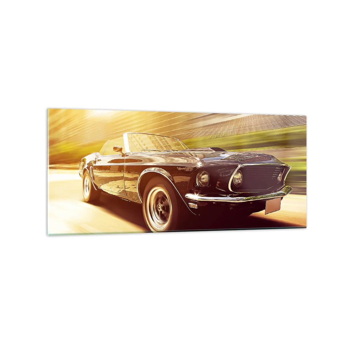 Impression sur verre - Image sur verre - Une voiture classique en mouvement dans un décor urbain - 120x50cm - 1967 - le retour de la légende - Décoration murale moderne pour le salon et la chambre ARTTOR