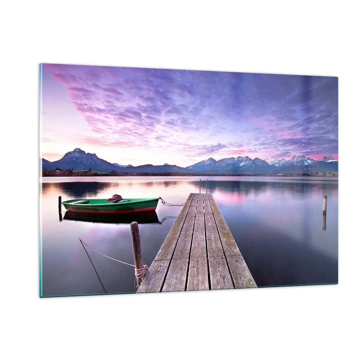Impression sur verre - Image sur verre - Bateau vert sur une jetée avec un arrière-plan de montagne au lever du soleil - 120x80cm - Silence amical - Décoration murale moderne pour le salon et la chambre ARTTOR