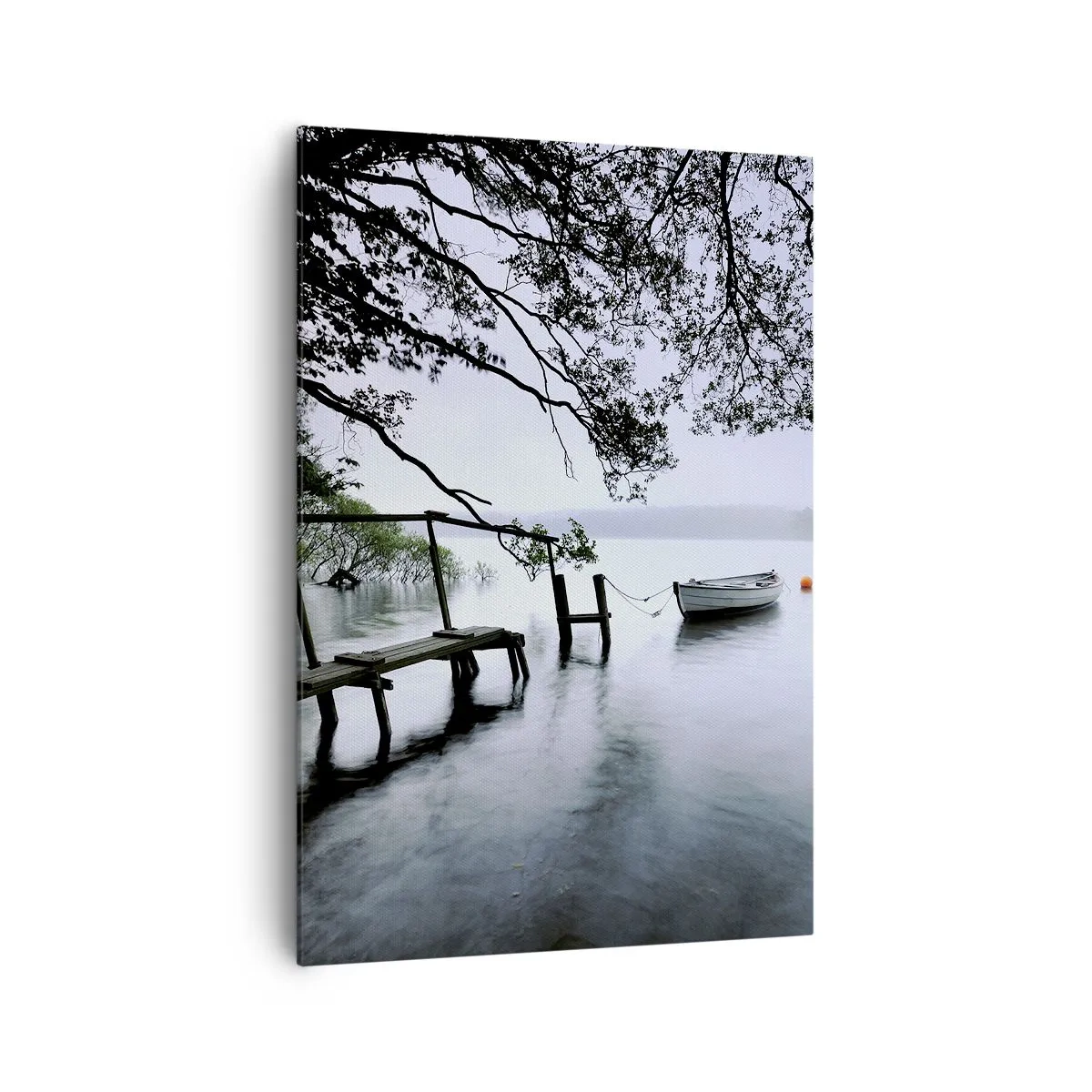 Impression sur toile - Image sur toile - Une jetée sur l'eau avec un bateau en arrière-plan entouré d'un paysage brumeux - 70x100cm - Tu te reposes déjà - Décoration murale moderne pour le salon et la chambre ARTTOR