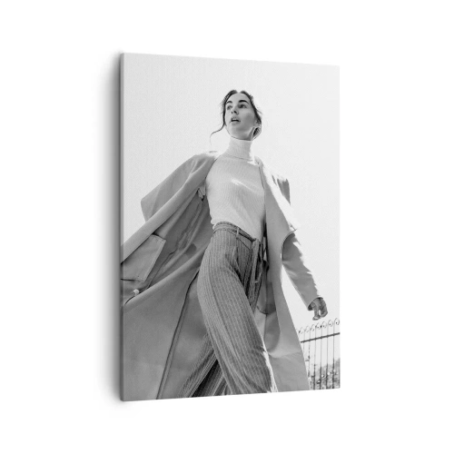 Impression sur toile - Image sur toile - Femme élégante en manteau sur fond architectural noir et blanc - 50x70cm - Tu viens avec moi? - Décoration murale moderne pour le salon et la chambre ARTTOR