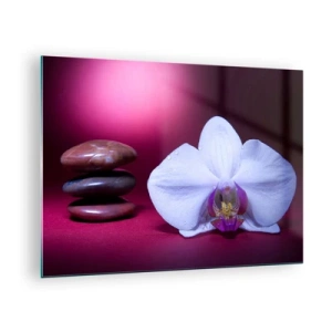 Impression sur verre - Image sur verre - Orchidée blanche et pierres sur fond de lumière violette - 70x50cm - Une étude de fraîcheur en violet - Décoration murale moderne pour le salon et la chambre ARTTOR