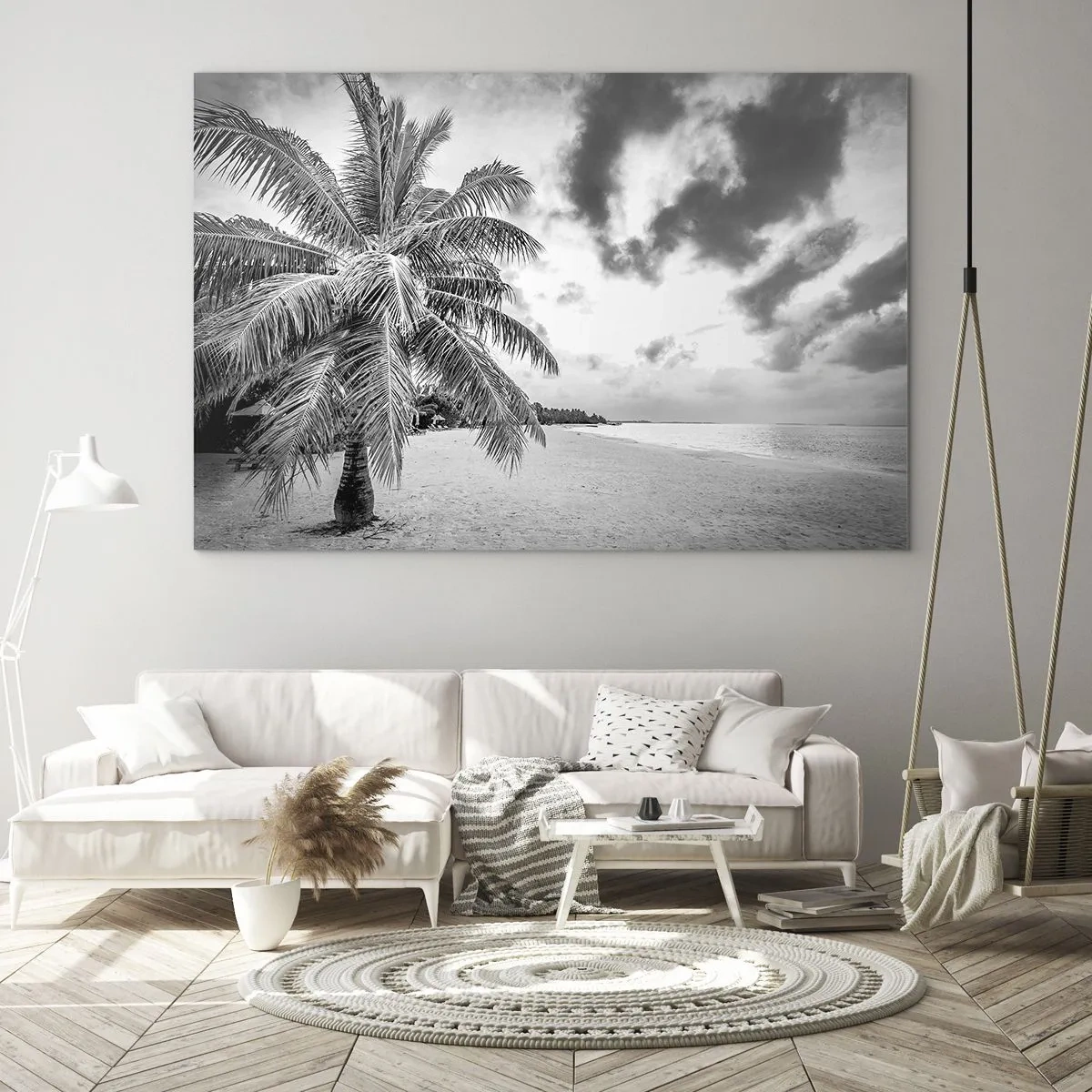 Impression sur verre - Image sur verre - Un palmier noir et blanc sur une plage déserte avec un ciel nuageux. - 120x80cm - Quand tu aspires à la solitude - Décoration murale moderne pour le salon et la chambre ARTTOR