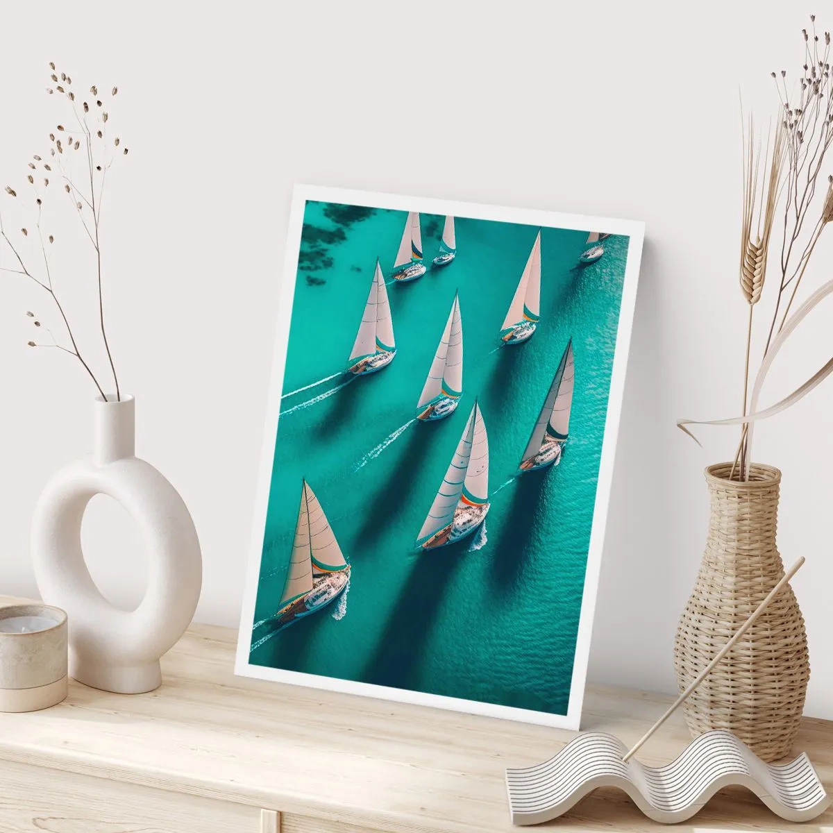 Affiche - Poster - Régate de voile sur une eau turquoise - 50x70cm - Dans une compétition avec le vent - Décoration murale moderne pour le salon et la chambre ARTTOR