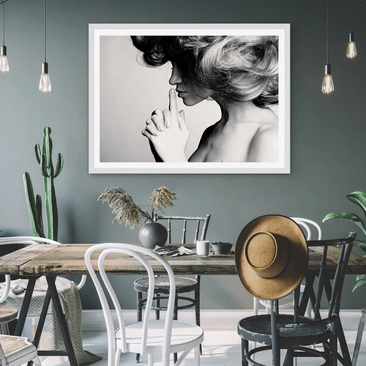 Affiche dans un cadre blanc - Poster - A l'écoute d'elle-même - 70x50 cm