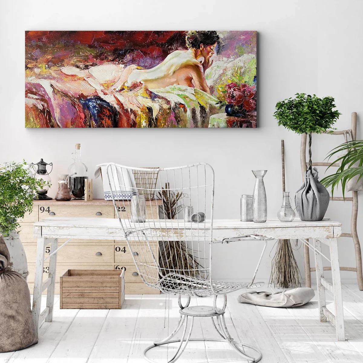 Impression sur toile - Image sur toile - Une femme allongée sur un lit sur un fond de couleurs abstraites. - 120x50cm - Vénus en pensée - Décoration murale moderne pour le salon et la chambre ARTTOR
