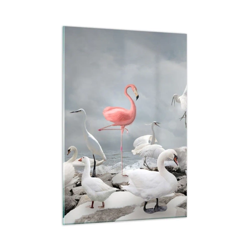 Impression sur verre - Image sur verre - Un flamant rose parmi des cygnes blancs et des hérons contre l'eau - 50x70cm - Comment suis-je arrivé là? - Décoration murale moderne pour le salon et la chambre ARTTOR