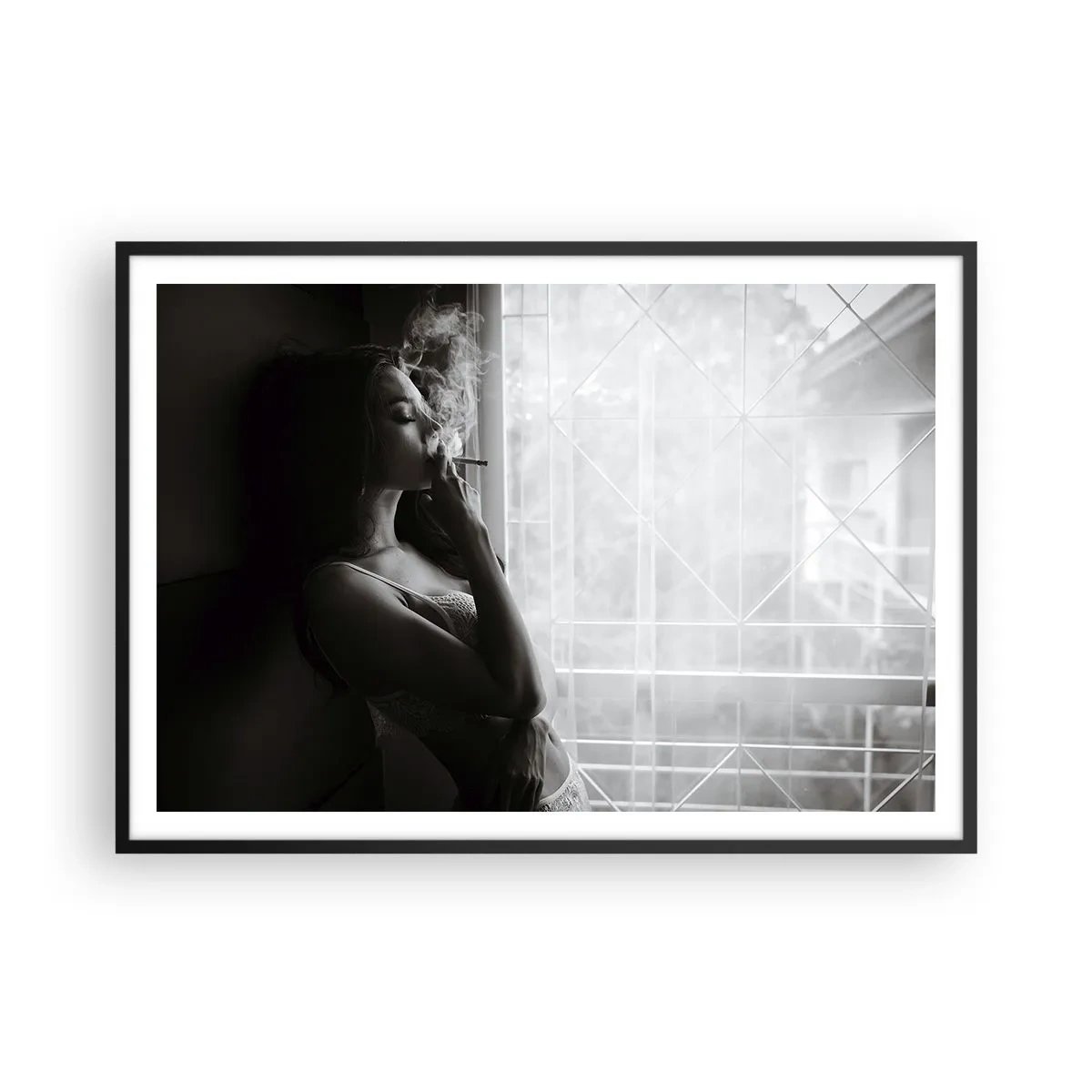 Affiche dans un cadre noir - Poster - Une femme dans une pose sensuelle sur une photographie en noir et blanc - 100x70cm - Vous sentez-vous libre ? - Décoration murale moderne pour le salon et la chambre ARTTOR