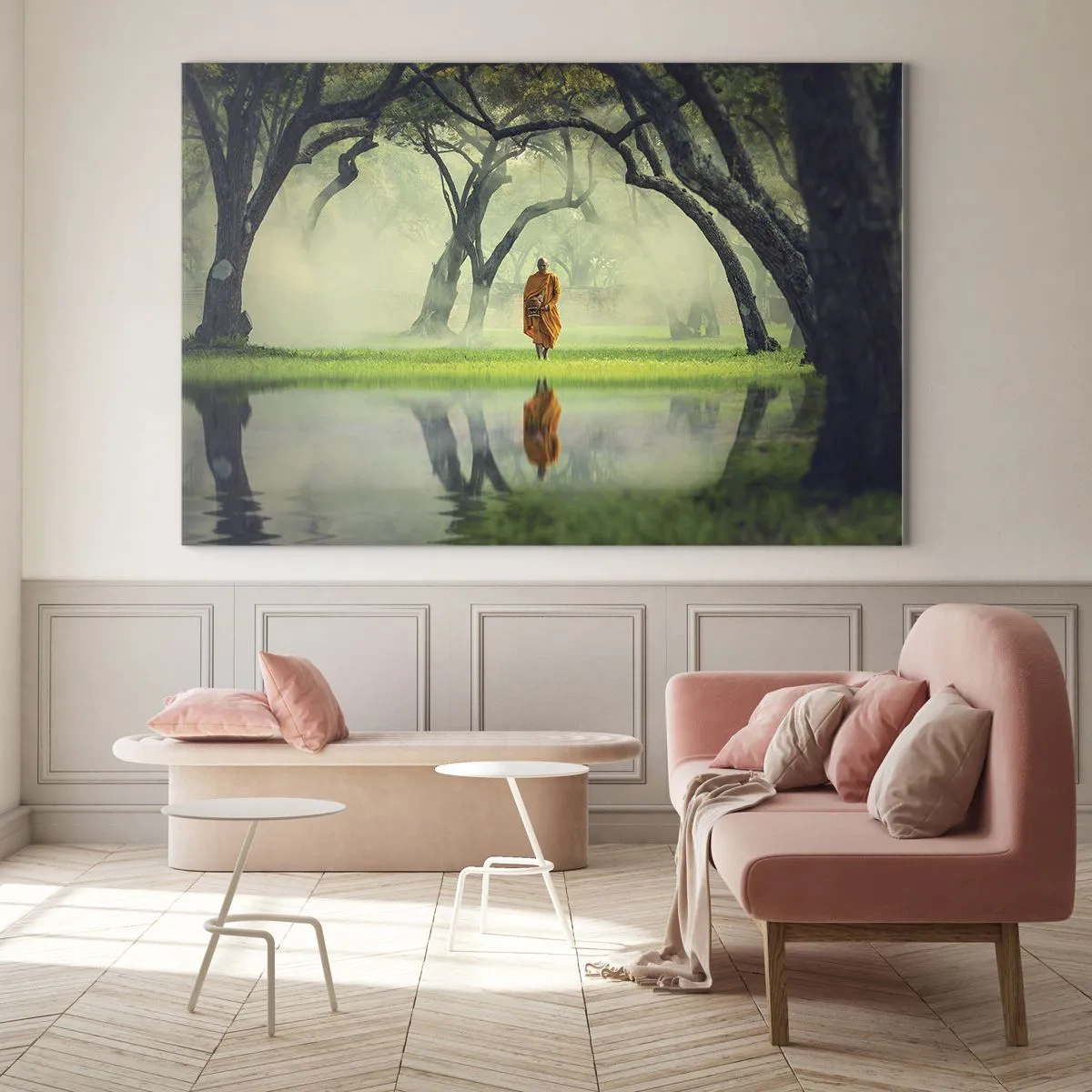 Impression sur verre - Image sur verre - Un moine en robe orange marche parmi les arbres au bord de l'eau - 100x70cm - En route vers l'illumination - Décoration murale moderne pour le salon et la chambre ARTTOR