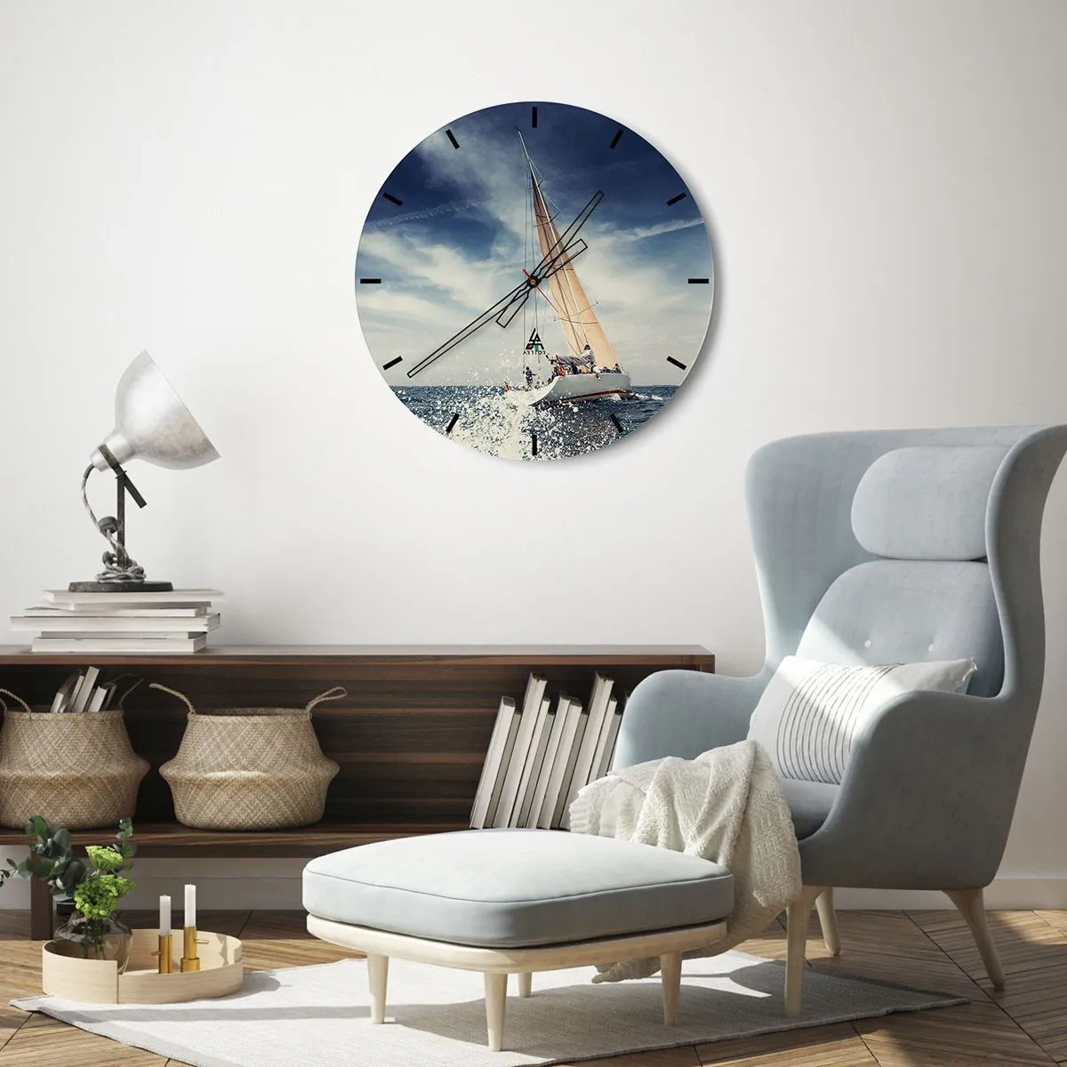 Horloge murale - Pendule murale - Un yacht sur une mer agitée sous un ciel bleu - 30x30cm - Ils ne nous rattraperont pas ! - Décoration murale moderne pour le salon, la cuisine et la chambre ARTTOR