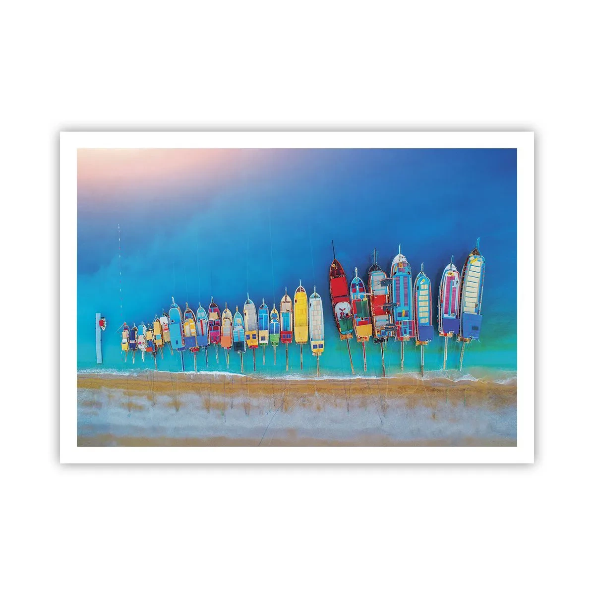 Affiche - Poster - Des bateaux colorés alignés en rangée sur le rivage - 100x70cm - Une vue à vol d'oiseau - Décoration murale moderne pour le salon et la chambre ARTTOR