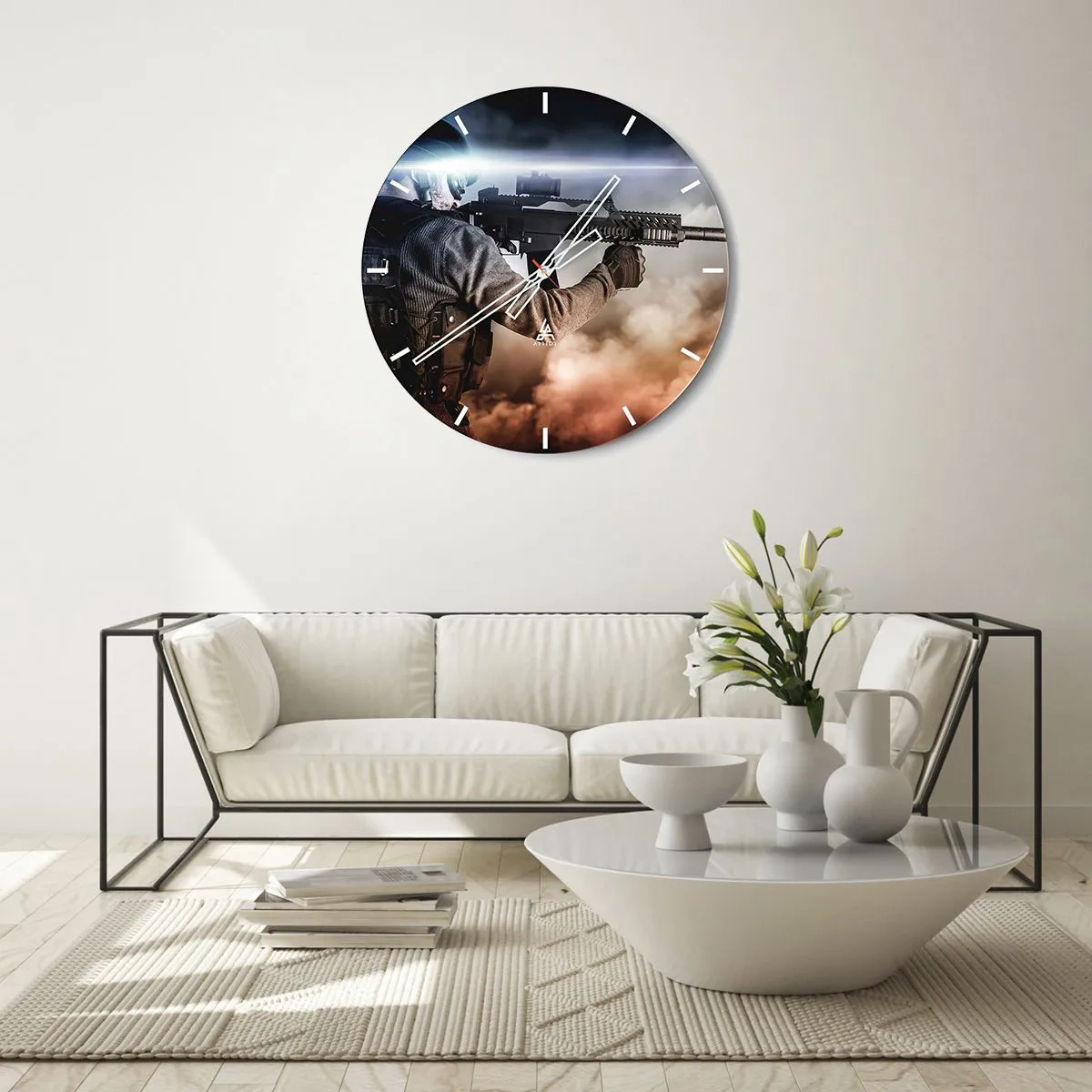 Horloge murale - Pendule murale - Un soldat avec un fusil sur fond de fumée et d'éclairs de lumière. - 30x30cm - Tout simplement un héros - Décoration murale moderne pour le salon, la cuisine et la chambre ARTTOR