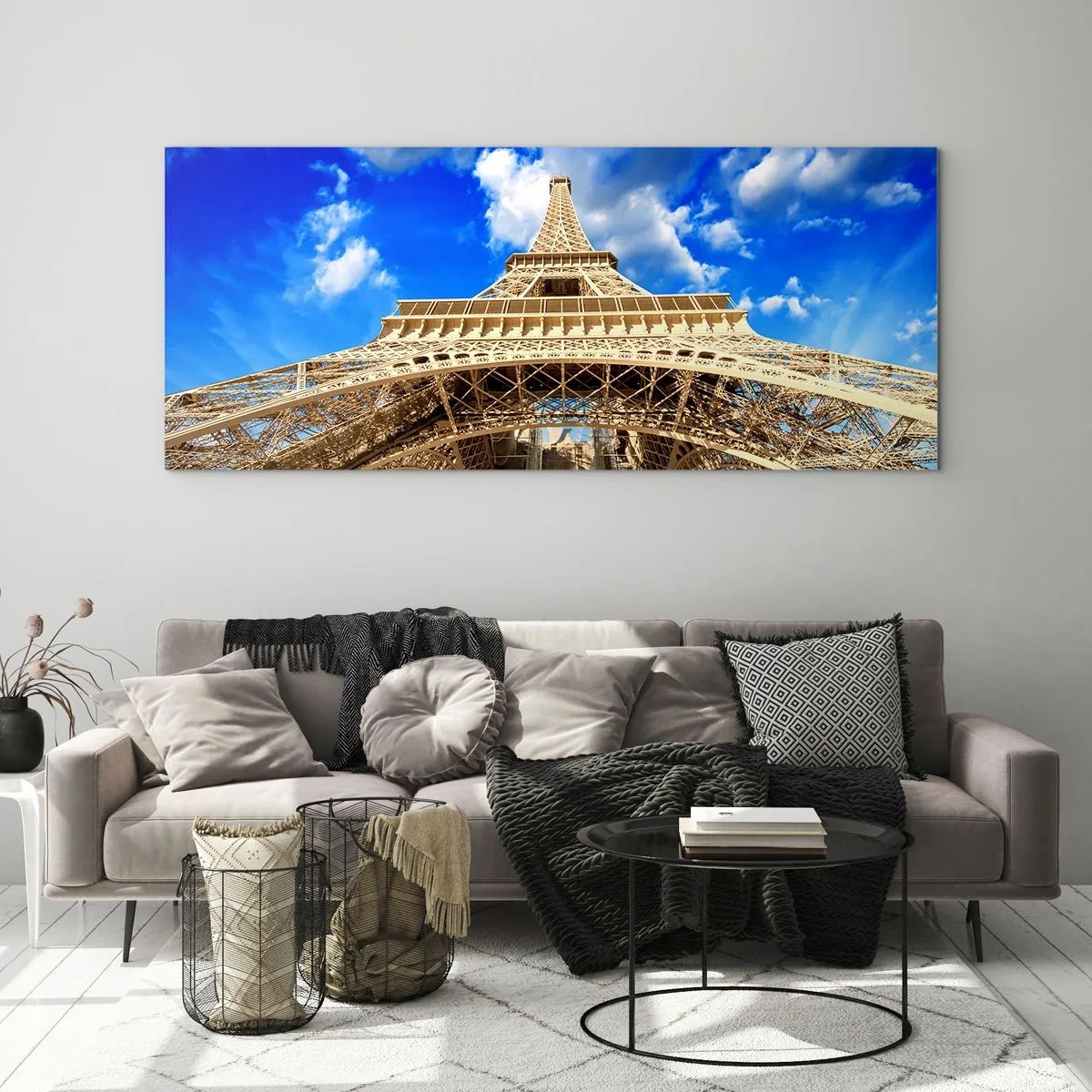 Impression sur verre - Image sur verre - La Tour Eiffel vue d'en bas contre un ciel bleu - 120x50cm - Atteindre le ciel et les nuages - Décoration murale moderne pour le salon et la chambre ARTTOR