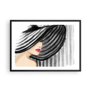 Affiche dans un cadre noir - Poster - Femme portant un chapeau noir et blanc avec une touche rouge - 70x50cm - Où te chercher ? - Décoration murale moderne pour le salon et la chambre ARTTOR
